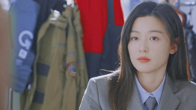 網上再度掀起對全智賢美貌的討論