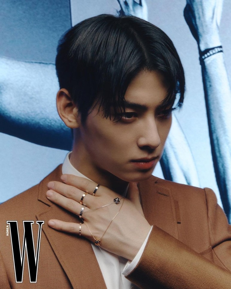 車銀優為《W KOREA》拍攝的時尚畫報