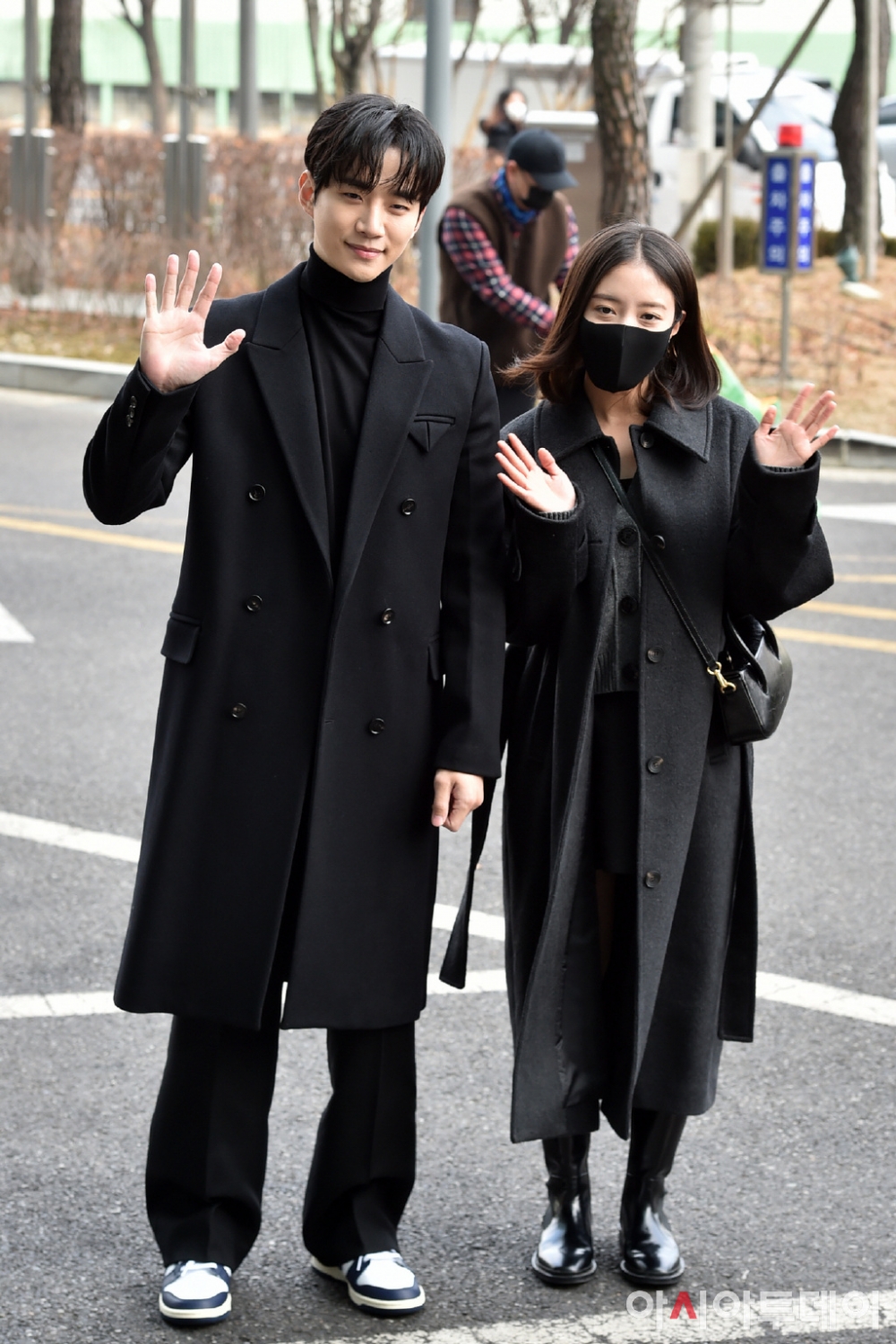 李俊昊♥李世榮情侶裝上班路