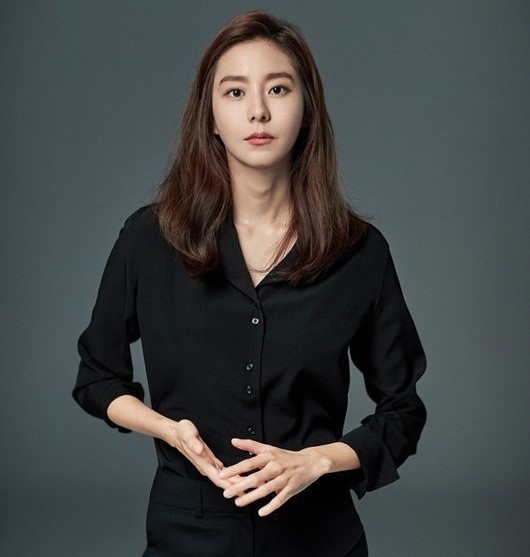 Uie飾演神經外科專科醫生「張世真」