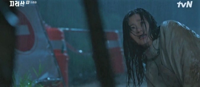 徐伊江趁金率不注意時跳車