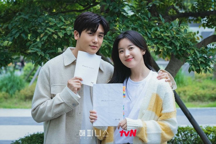 《Happiness》圓滿收官，網友評價兩極