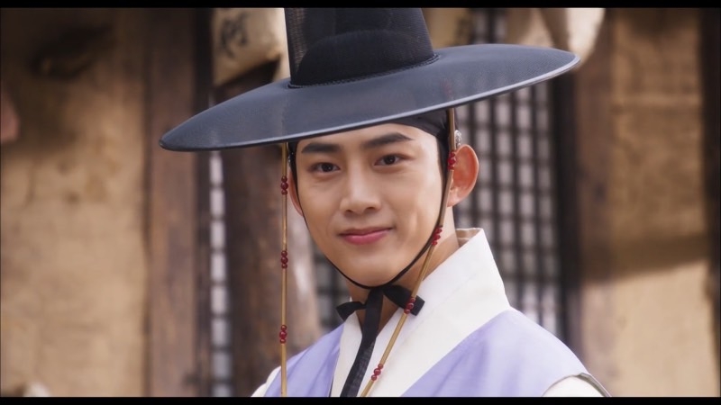 羅二言看到金祚怡和其他男人有說有笑