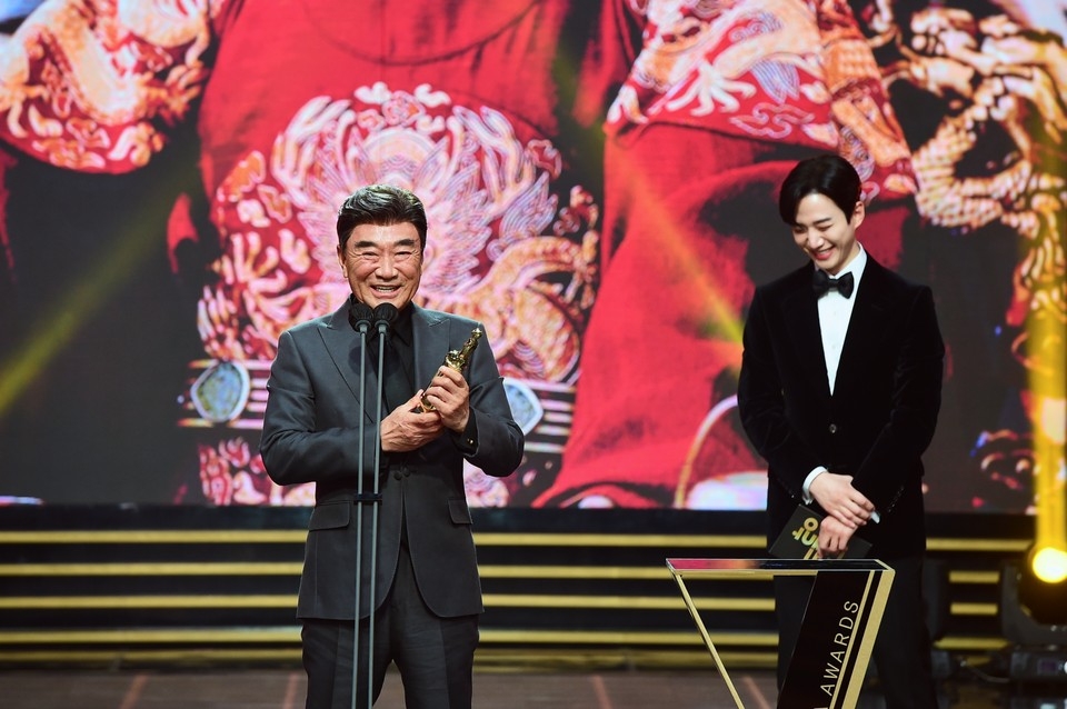 《MBC演技大賞》李德華獲「功勞獎」