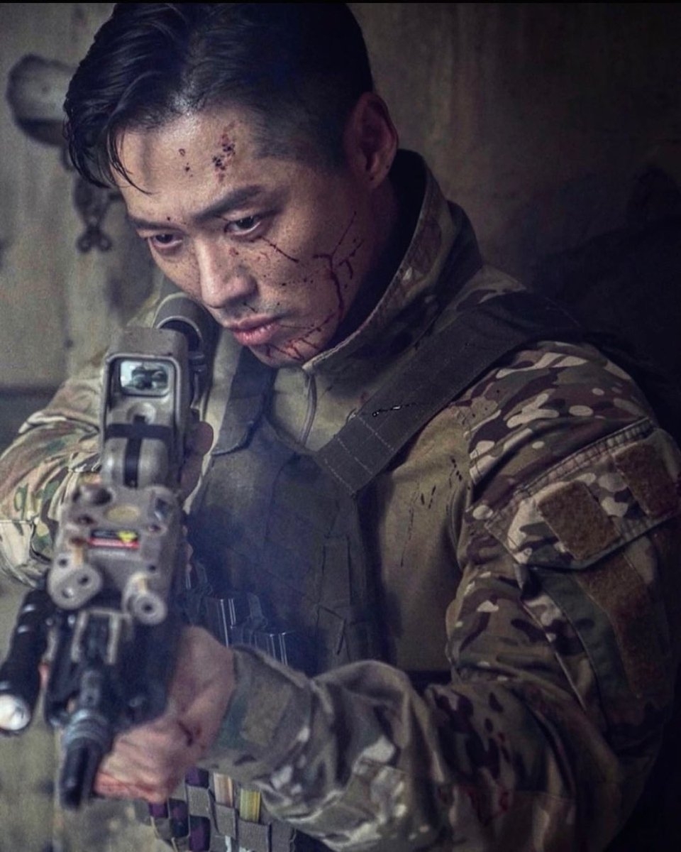 南宮珉在《黑色太陽》中飾演國情局特工