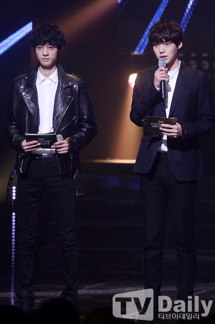 安宰賢與鄭俊英搭檔擔任《M COUNTDOWN》MC