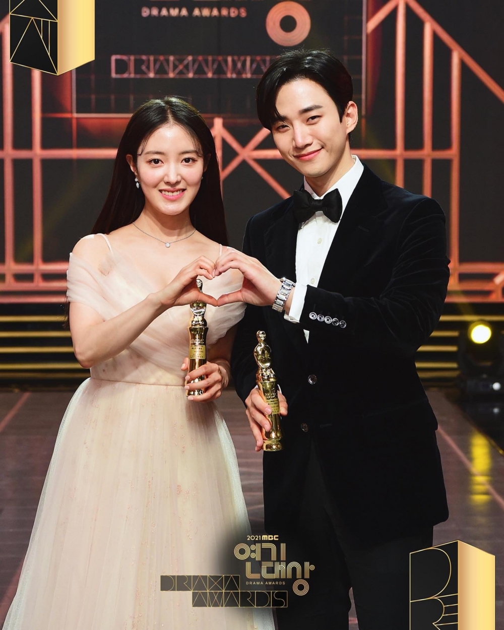 最佳情侶獎：李俊昊 李世榮《衣袖紅鑲邊》