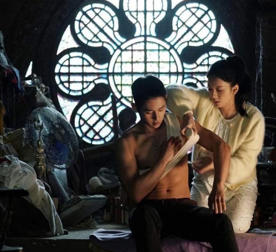 女主角誤幫北韓間諜的橋段