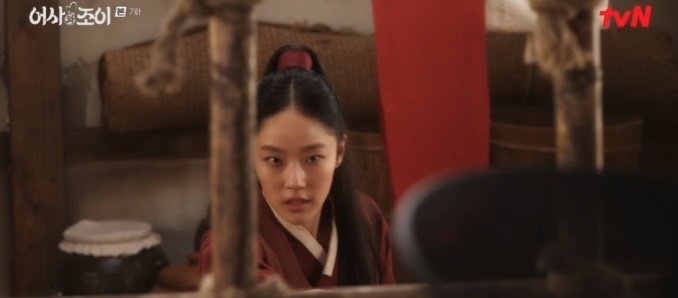 秘靈看到海運判官掙脫繩子想逃走