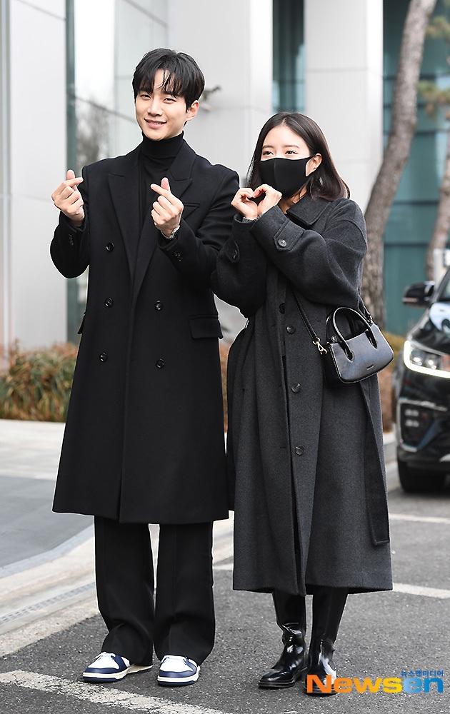 李俊昊♥李世榮情侶裝上班路