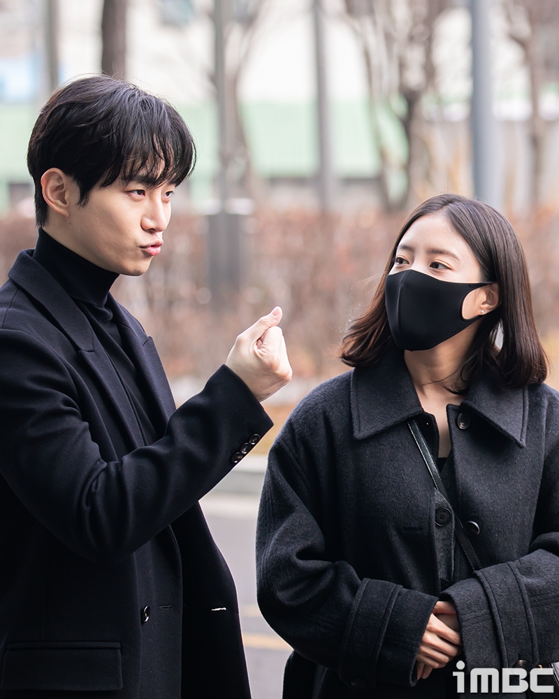 李俊昊♥李世榮情侶裝上班路