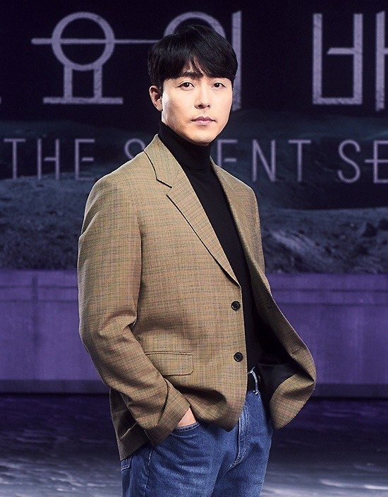 李茂生飾演探測隊的保安組長「孔秀赫」