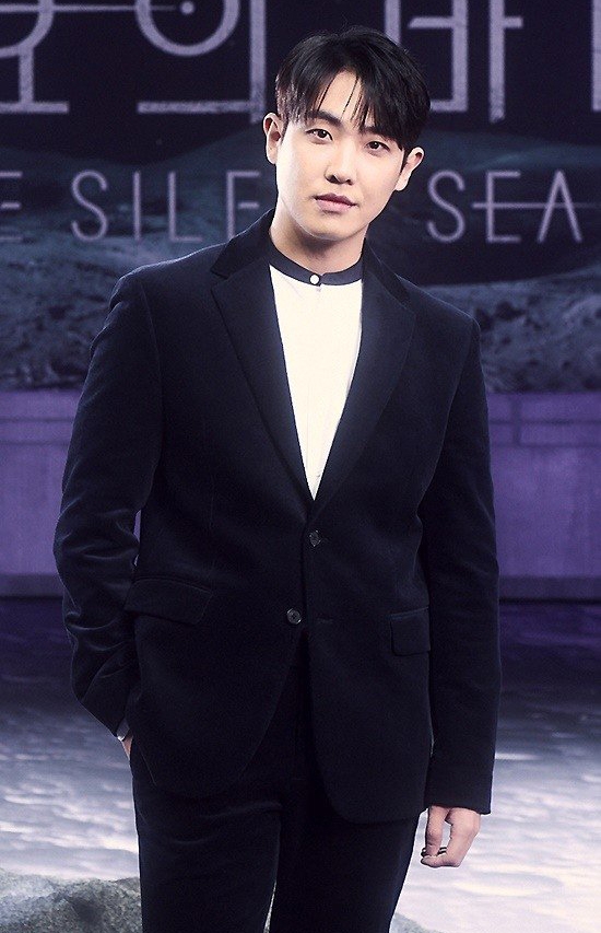 李準飾演國防部精英出身的首席工程師「柳泰錫」大尉