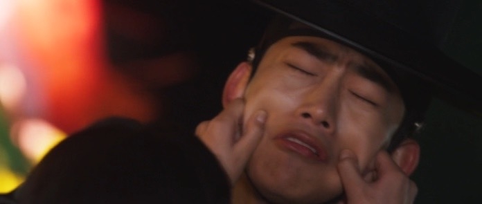 羅二言被金祚怡捏的臉都變形