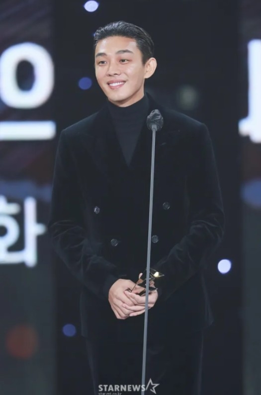 劉亞仁出席2021AAA亞洲明星盛典