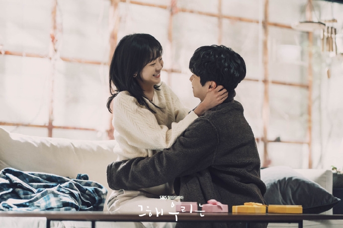 崔雄和延秀看向彼此的眼神甜蜜深情