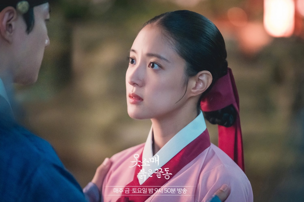 李世榮最近憑藉《衣袖紅鑲邊》人氣翻紅