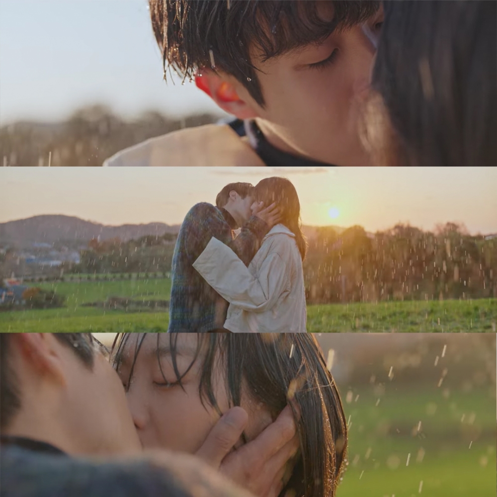 上週結尾，崔雄與延秀迎來「日落雨之吻」「」