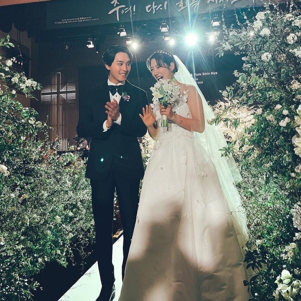 祝朴信惠和崔泰俊新婚快樂
