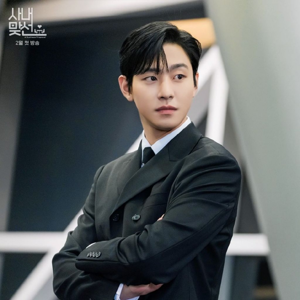 安孝燮在劇中飾演完美CEO「姜泰武」