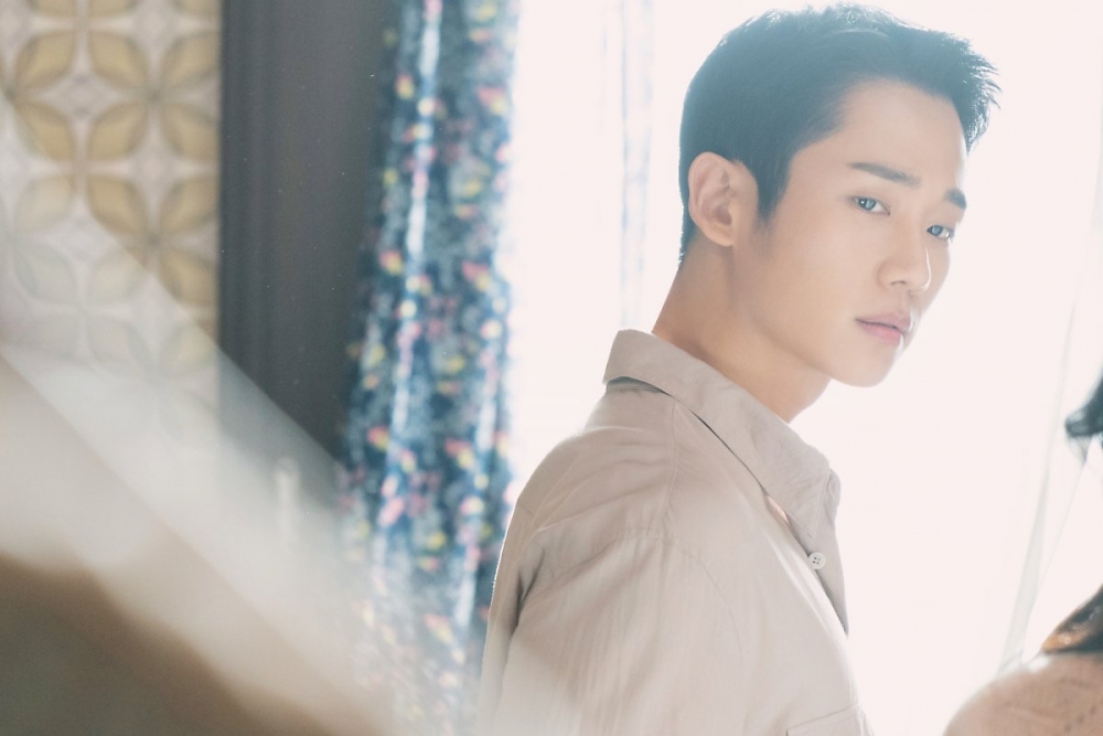 丁海寅在《雪降花》中展現了多種面貌