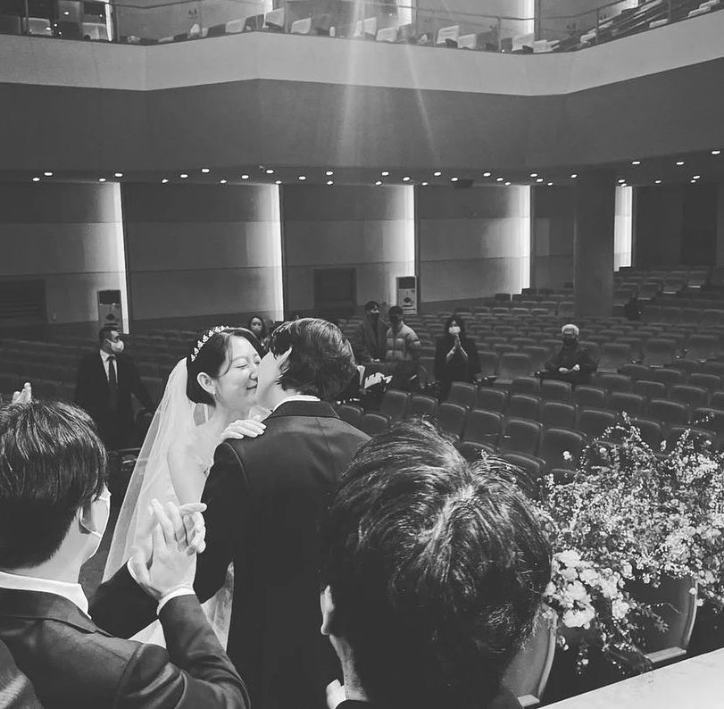 朴信惠和崔泰俊結婚誓詞講到哽咽