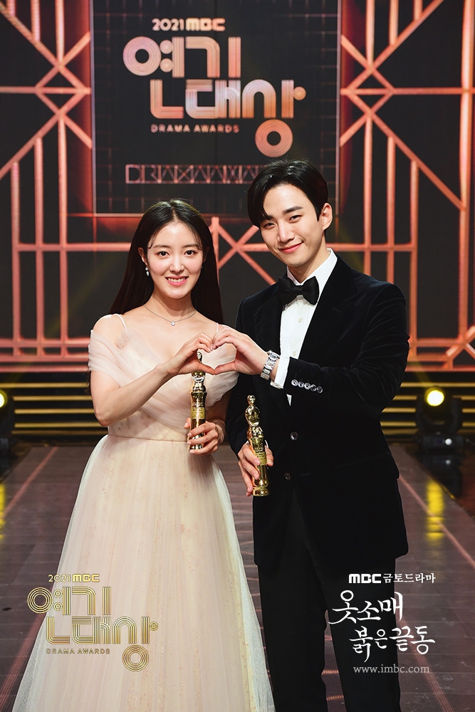 李俊昊、李世榮在《MBC演技大賞》奪下最佳男女主角、CP獎