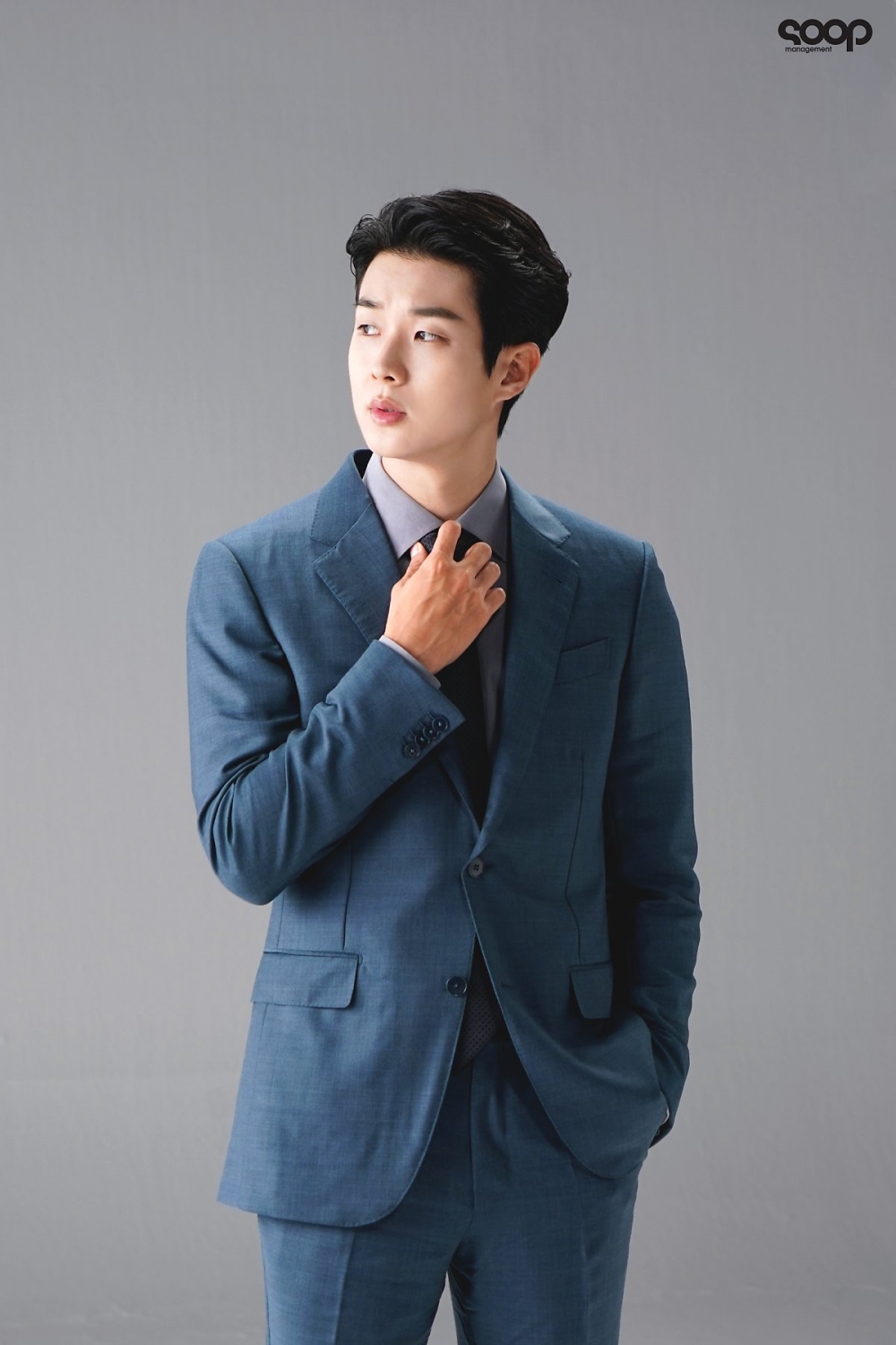 崔宇植西裝造型花絮照