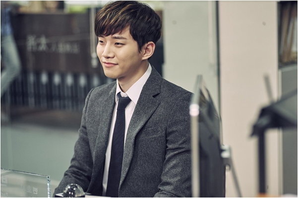 俊昊在tvN《記憶》中飾演男主角的後輩律師