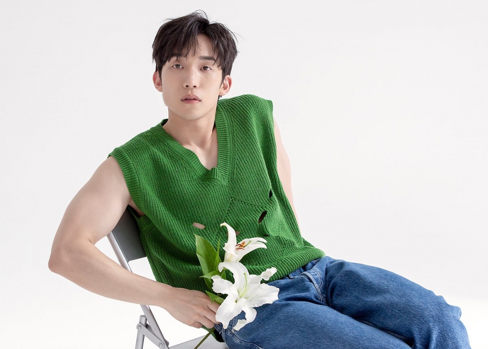 李相二曾在畫報花絮中露過臂肌