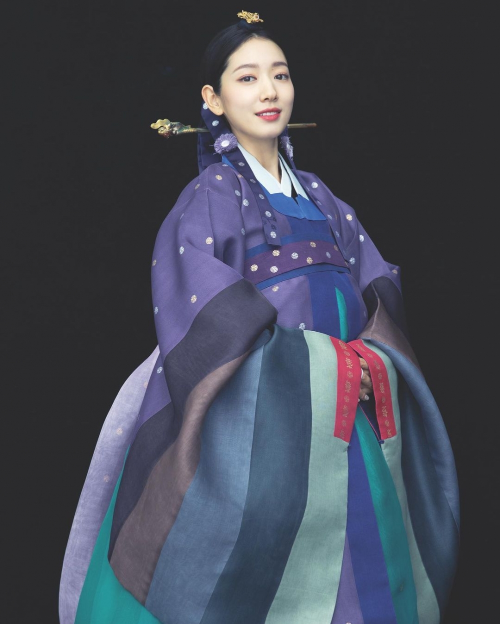 朴信惠在IG上傳韓服婚紗照
