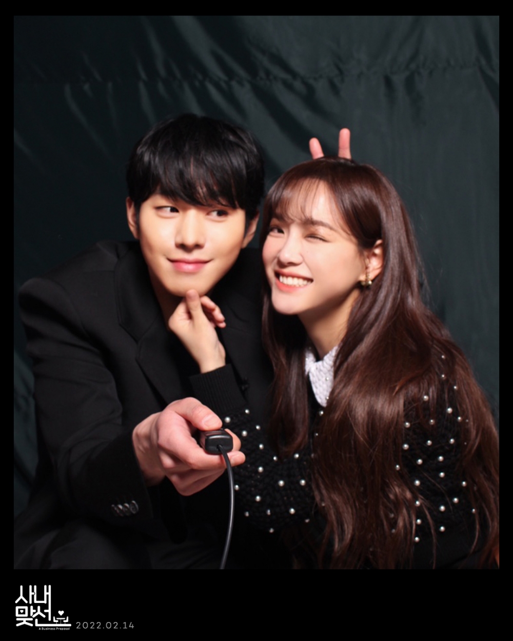 《社內相親》安孝燮♥金世正 情侶畫報