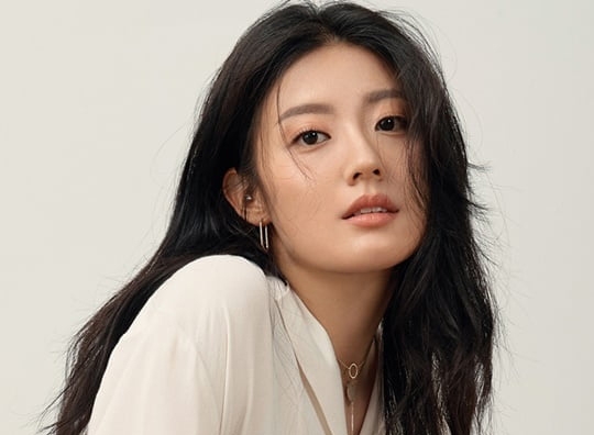 南志鉉飾演不想為了錢出賣靈魂的二姐「吳仁京」