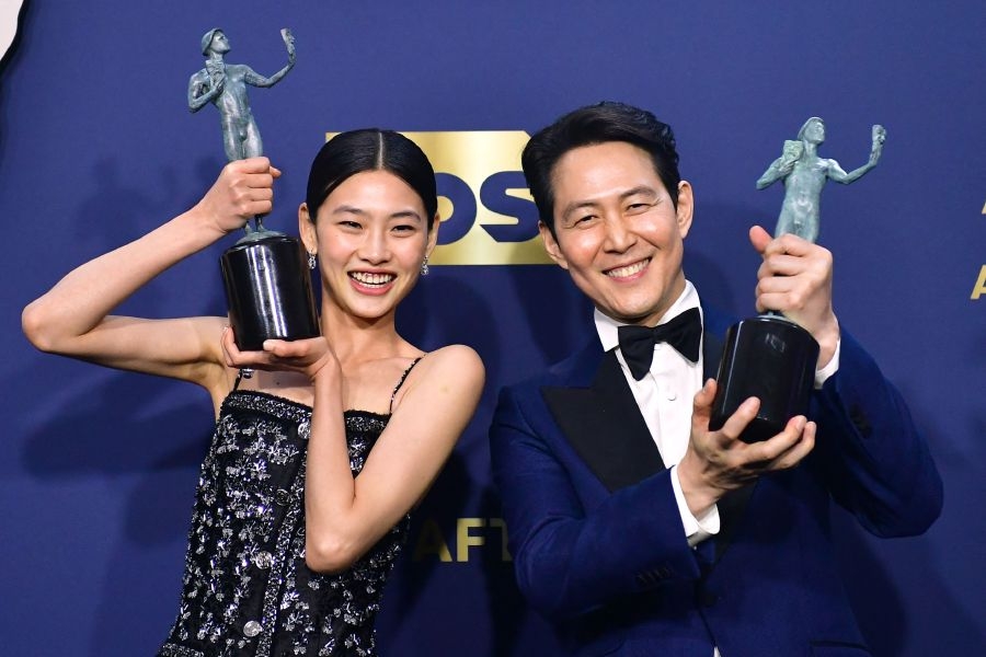 李政宰、鄭好娟在美國演員工會獎拿下視帝與視后