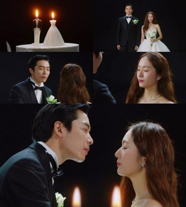 盧高鎮(金材昱 飾)和他的祕書李信雅(鄭秀晶 飾)舉辦婚禮