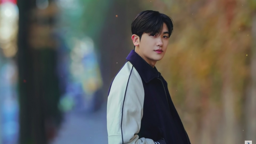 朴炯植飾演男主角「韓善宇」，是個新銳攝影作家。