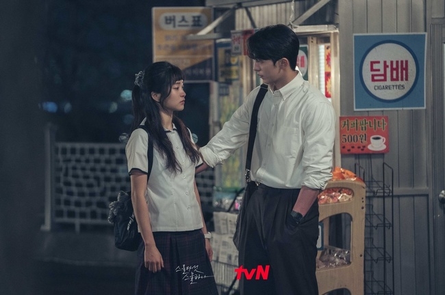 《二十五，二十一》「成年人與未成年人戀愛」爭議韓網評論兩極