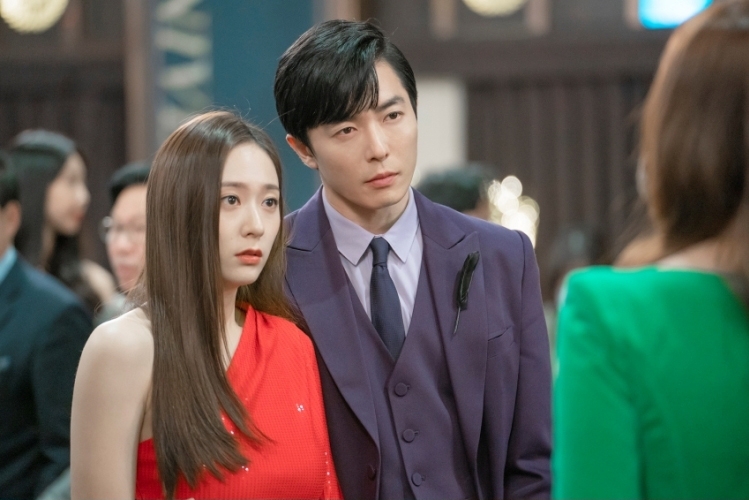 高鎮威脅晨阿繼續假扮自己的未婚妻