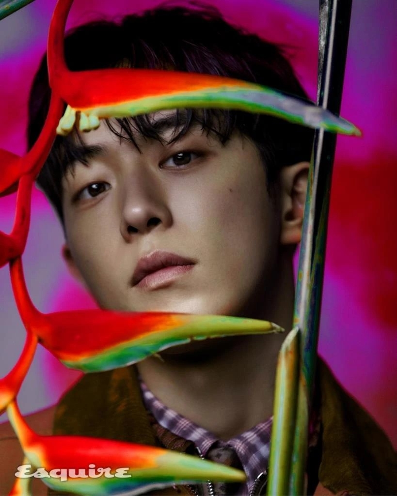 南柱赫為韓國時尚雜誌《Esquire Korea》拍攝畫報
