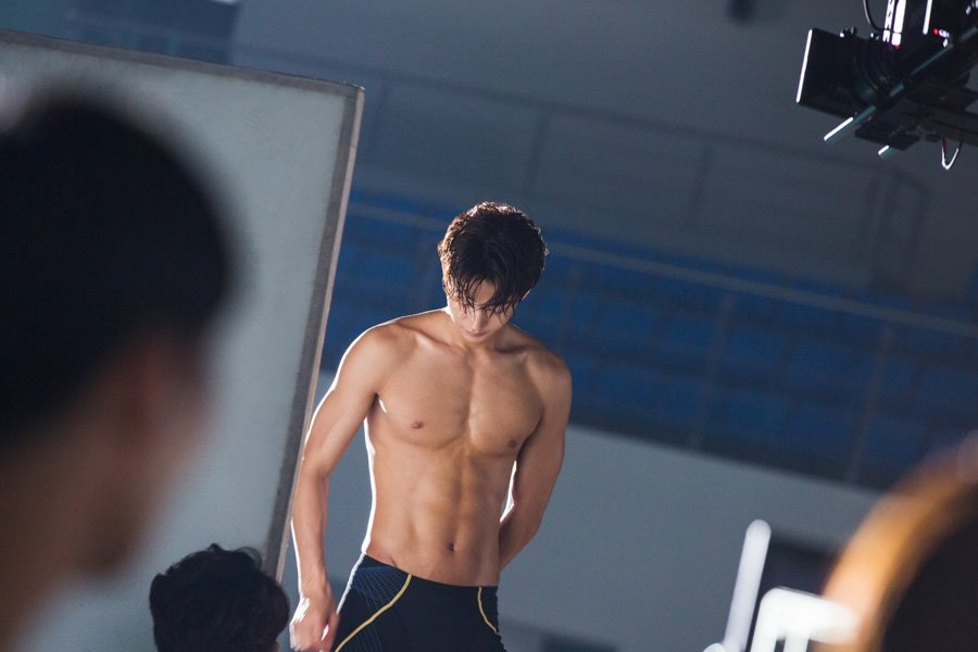 南柱赫「泳裝花絮照」