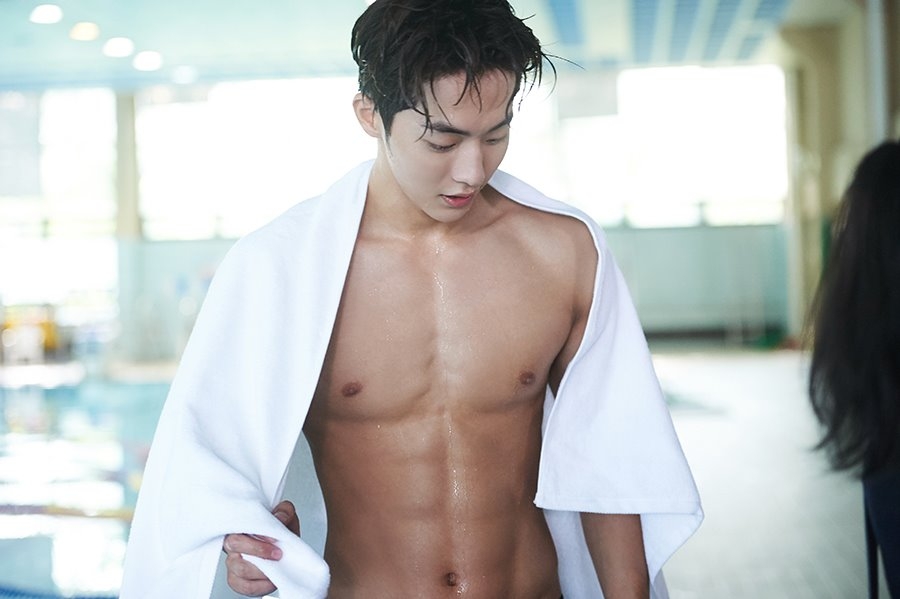 南柱赫「泳裝花絮照」