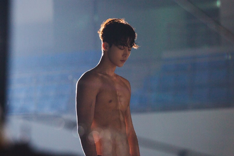 南柱赫「泳裝花絮照」