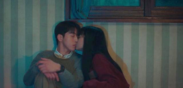 希度在跨年之際吻了易辰