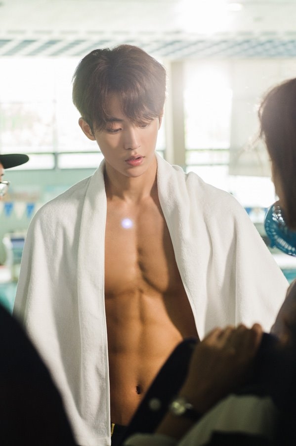 南柱赫「泳裝花絮照」