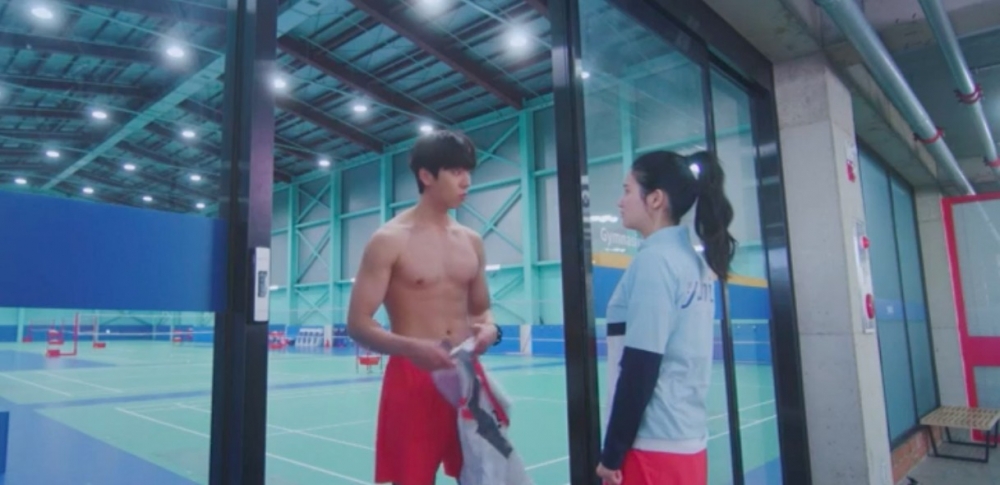 蔡鍾協在劇中大秀巧克力腹肌