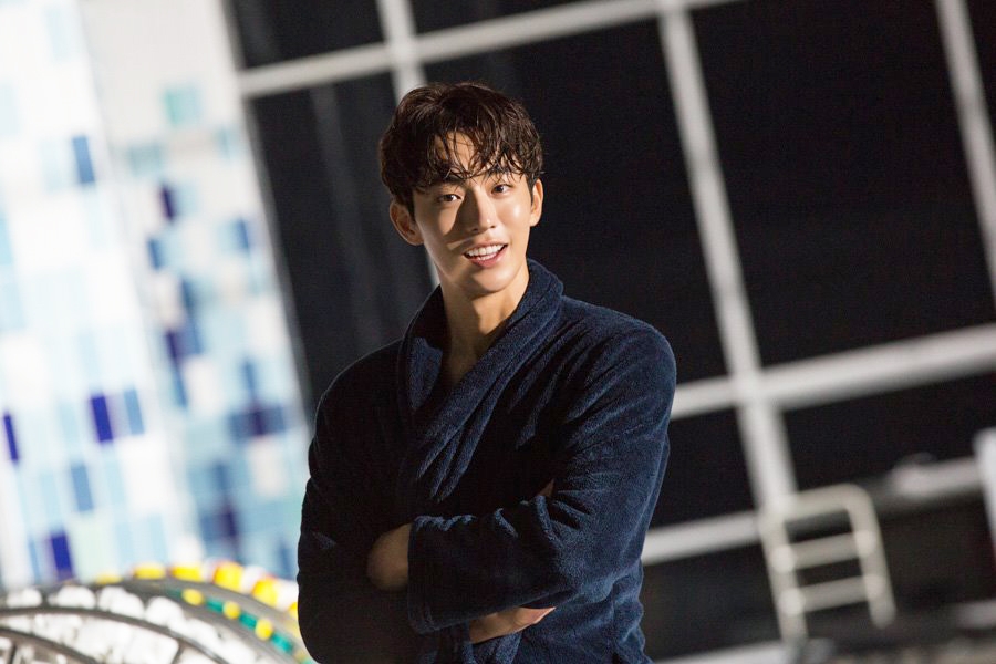 經紀公司公開南柱赫一系列泳裝花絮照