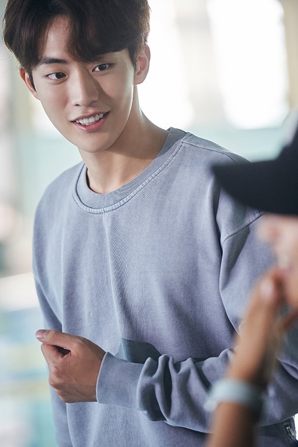 南柱赫在《舉重妖精金褔珠》中飾演游泳天才「鄭俊亨」