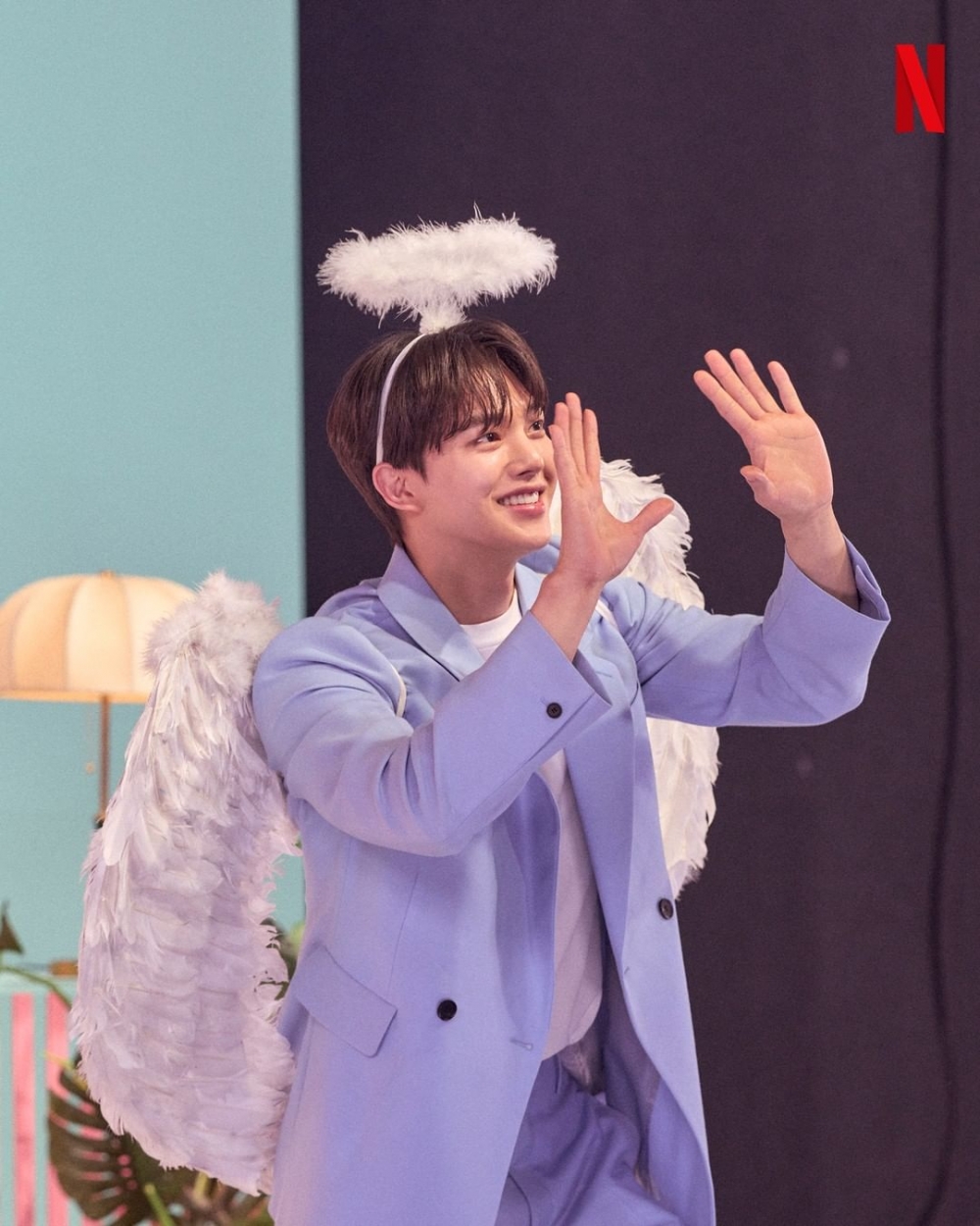 宋江在見面會結尾打扮成天使