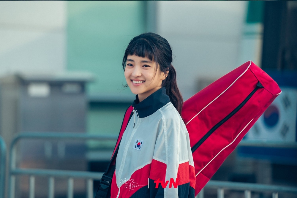 金泰梨飾演擊劍少女「羅希度」