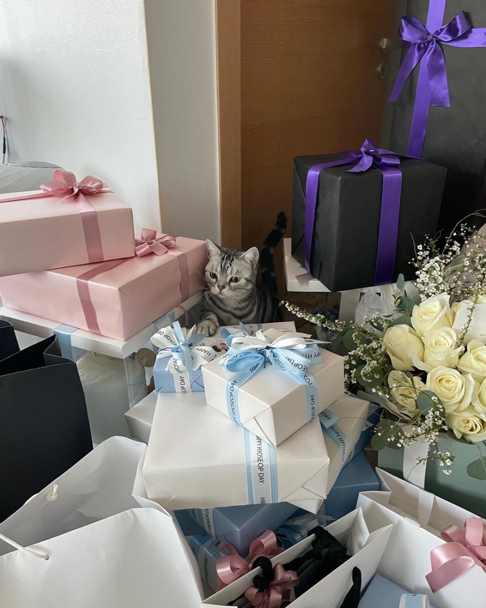安孝燮在IG上分享了生日認證照